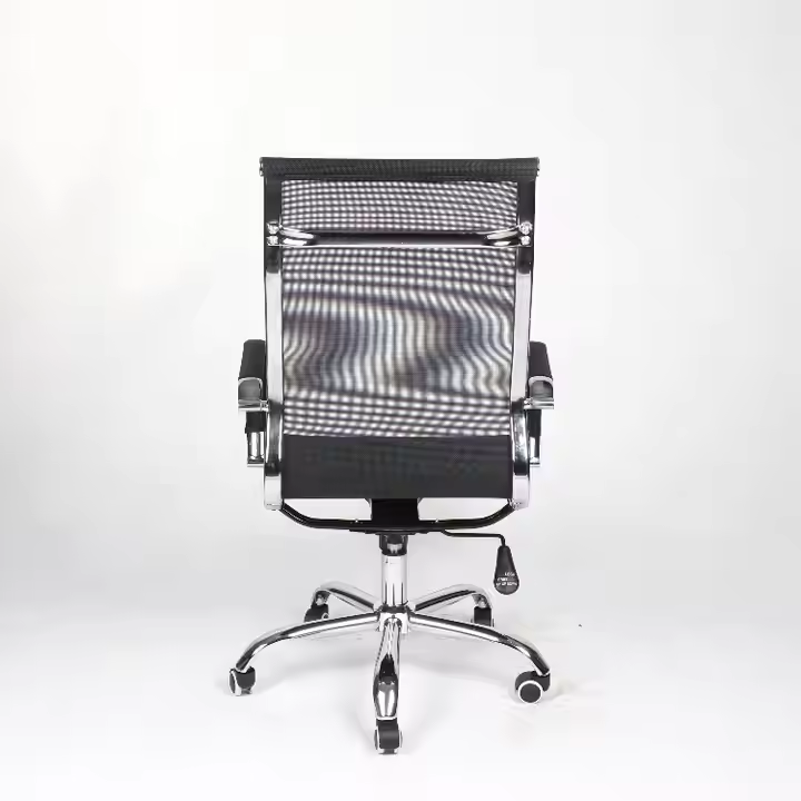 Bequemer Bürostuhl im modernen, schlichten Design